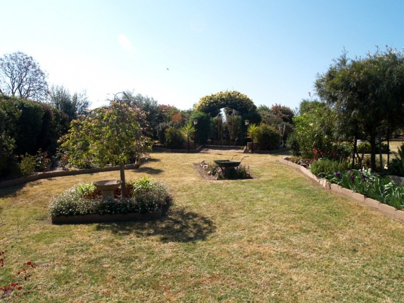 48 Glen Mia Drive, Bega NSW 2550