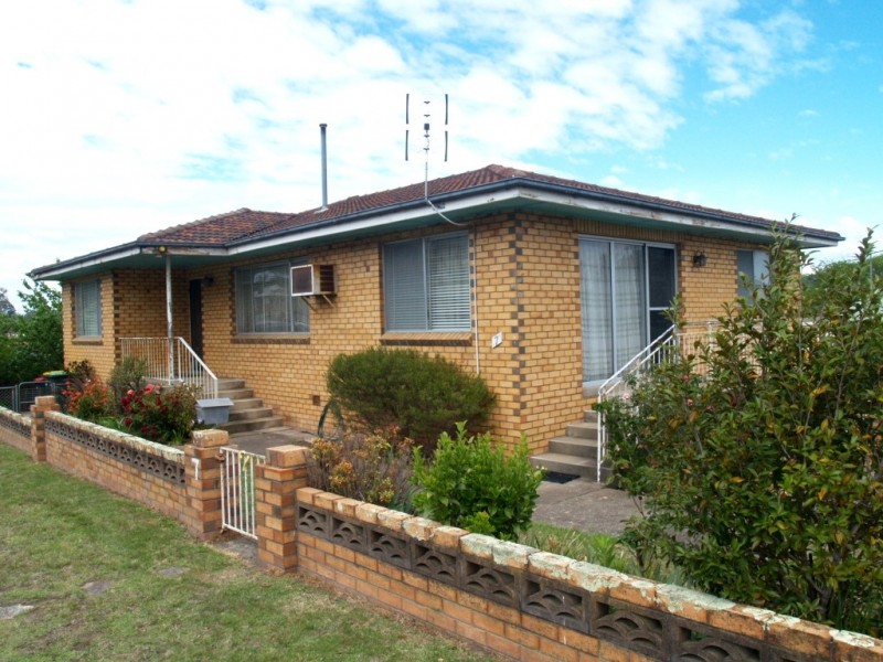 7 Heath St, Bega NSW 2550