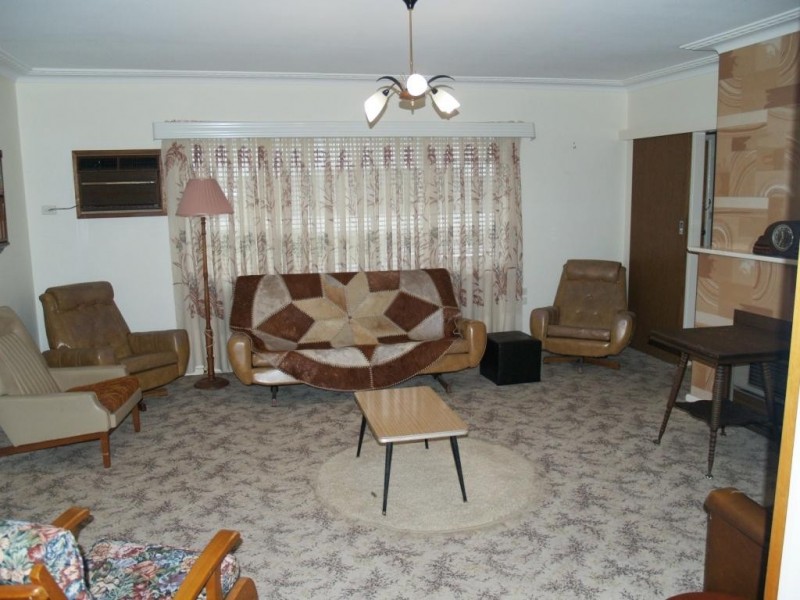 7 Heath St, Bega NSW 2550