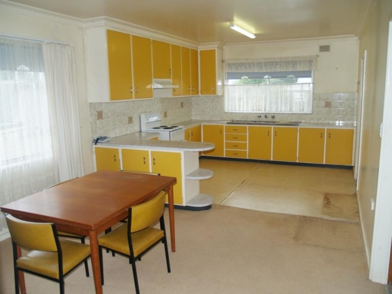 7 Heath St, Bega NSW 2550