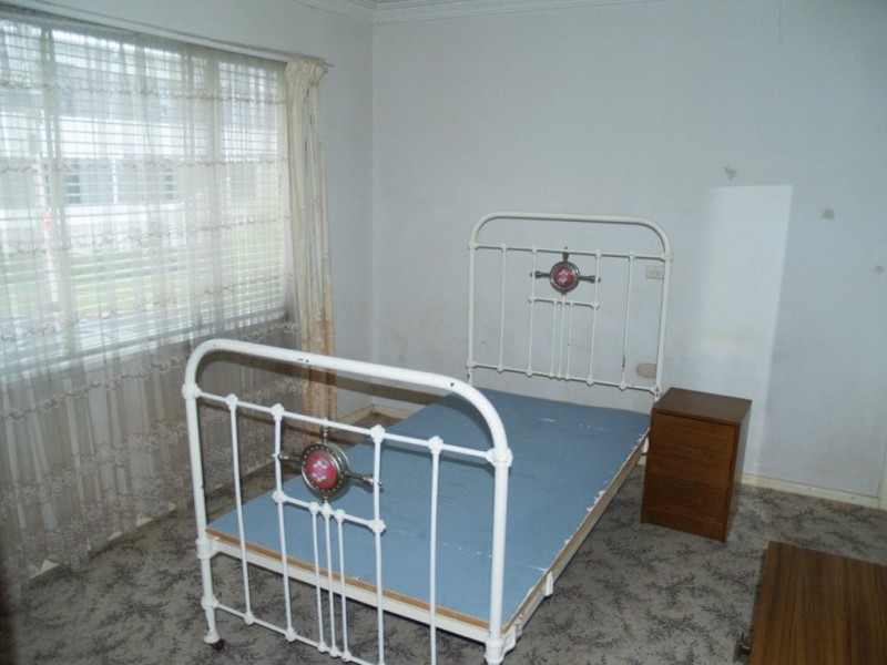 7 Heath St, Bega NSW 2550