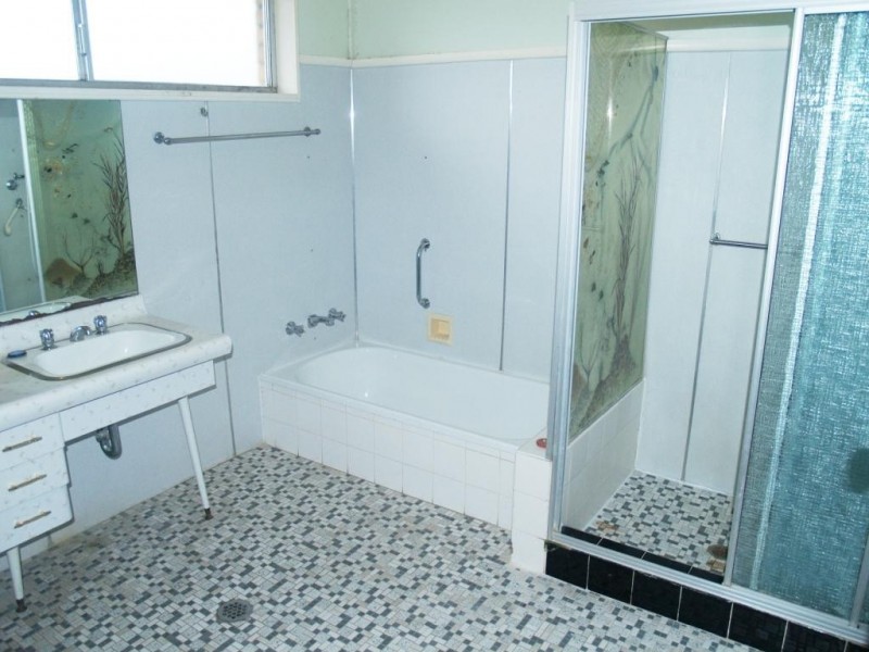 7 Heath St, Bega NSW 2550