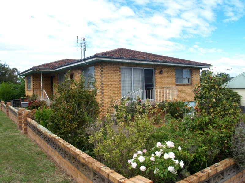 7 Heath St, Bega NSW 2550