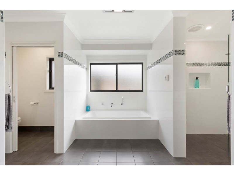 55 Stringy Park Close, Bega NSW 2550