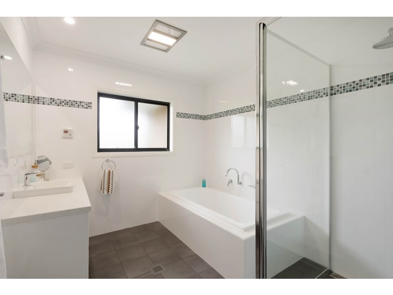 55 Stringy Park Close, Bega NSW 2550
