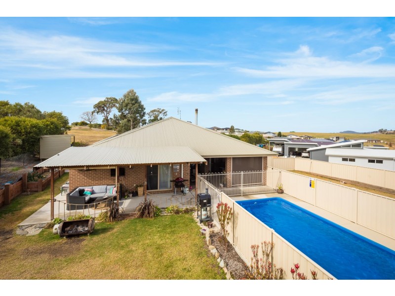 67 Glen Mia Drive, Bega NSW 2550