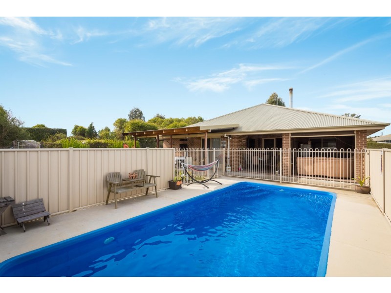 67 Glen Mia Drive, Bega NSW 2550