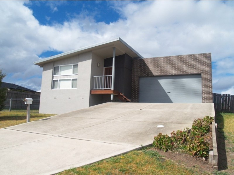 15 Koma Circuit, Bega NSW 2550