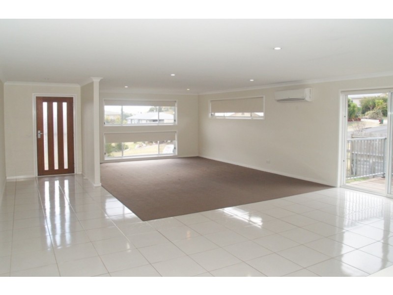 15 Koma Circuit, Bega NSW 2550