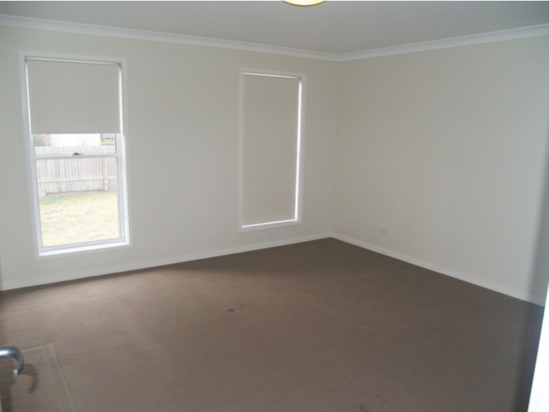 15 Koma Circuit, Bega NSW 2550