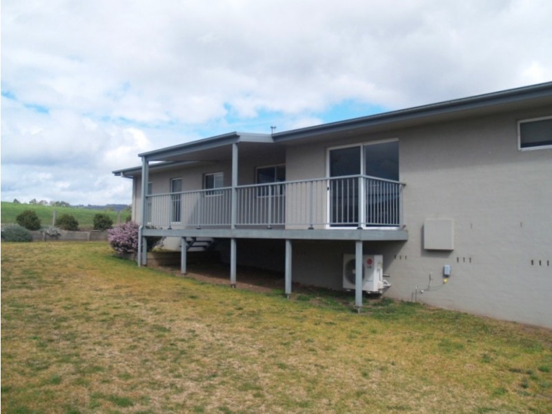 15 Koma Circuit, Bega NSW 2550