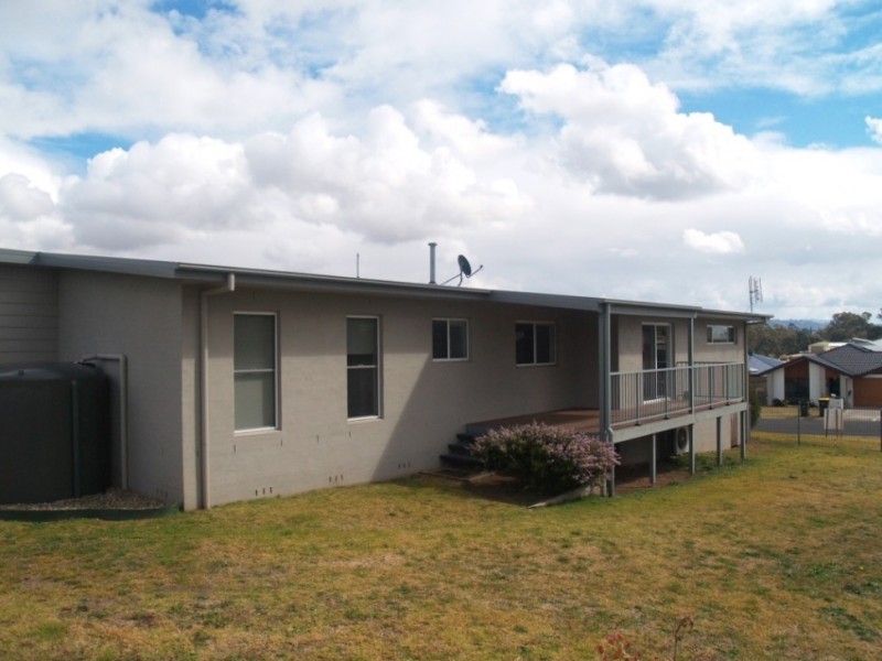 15 Koma Circuit, Bega NSW 2550