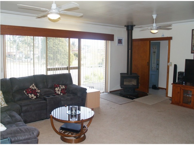 60 Ravenswood St, Bega NSW 2550