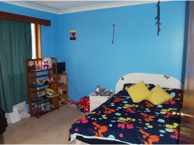 60 Ravenswood St, Bega NSW 2550