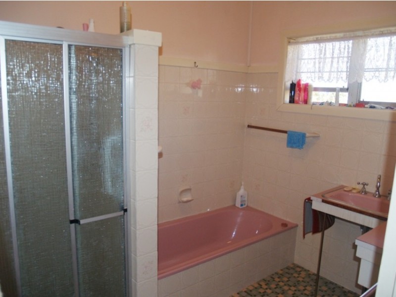 82 Upper St, Bega NSW 2550