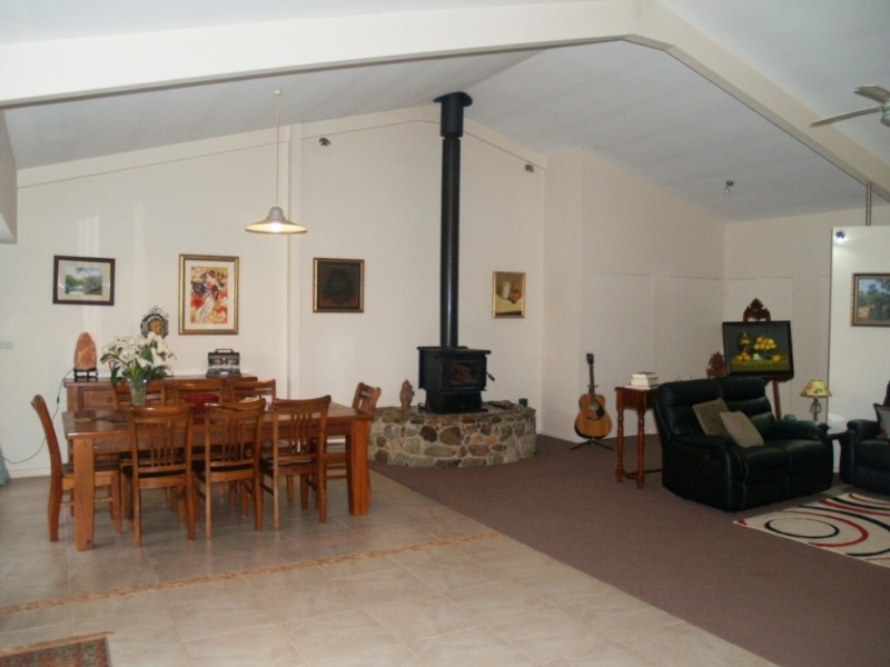 10 Ferntree Lane, Wallagoot NSW 2550