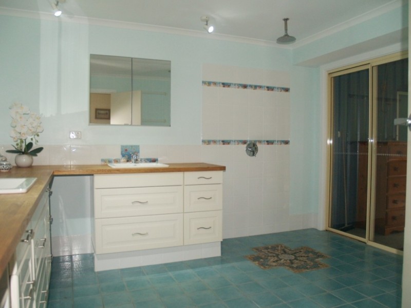 10 Ferntree Lane, Wallagoot NSW 2550