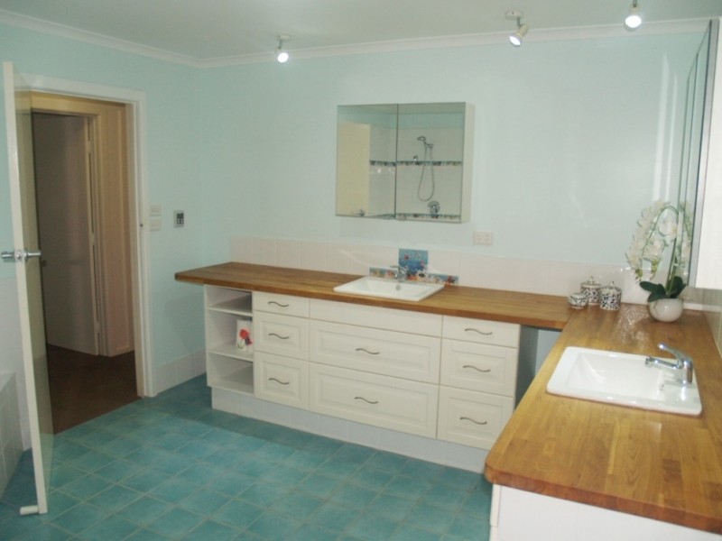 10 Ferntree Lane, Wallagoot NSW 2550