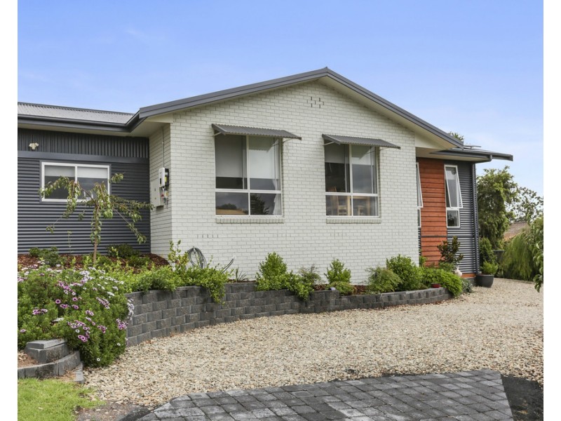 1 Goldberg Place, Bega NSW 2550