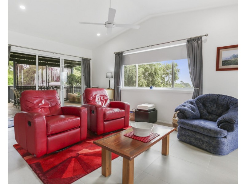 1 Goldberg Place, Bega NSW 2550