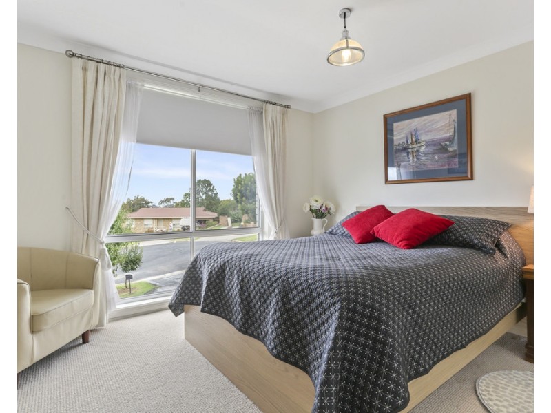 1 Goldberg Place, Bega NSW 2550