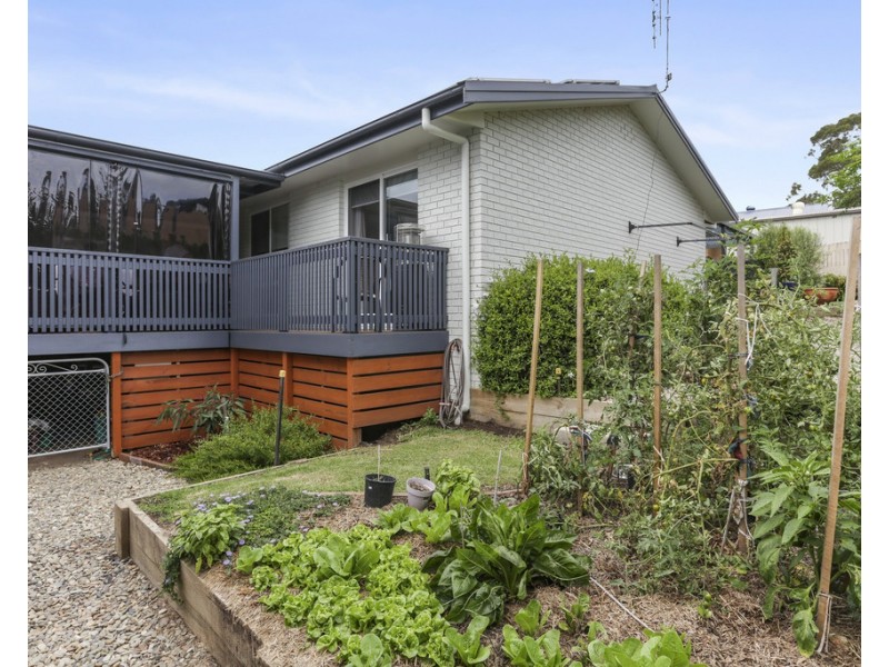 1 Goldberg Place, Bega NSW 2550