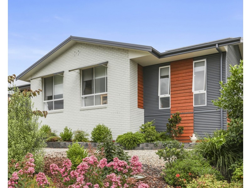 1 Goldberg Place, Bega NSW 2550