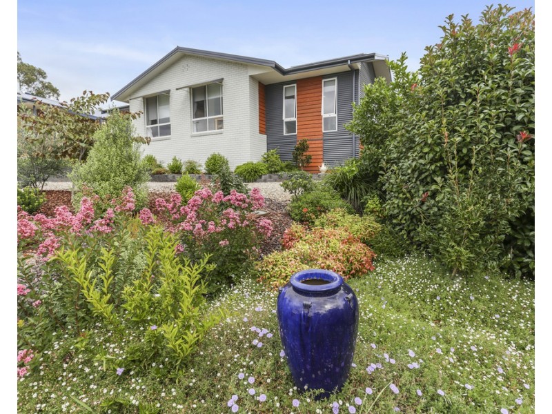 1 Goldberg Place, Bega NSW 2550