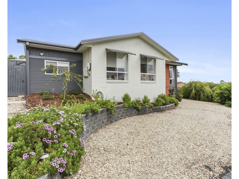 1 Goldberg Place, Bega NSW 2550