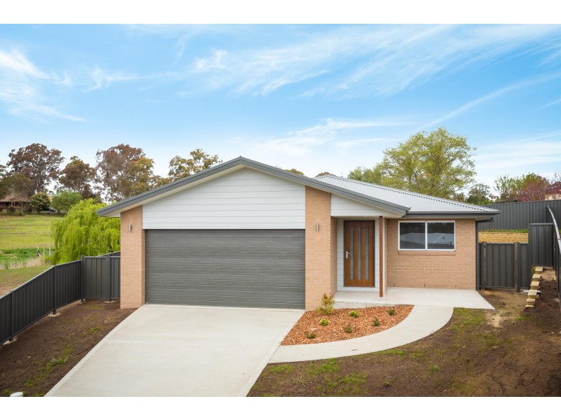 6 Wumbara Close, Bega NSW 2550