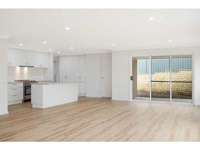 6 Wumbara Close, Bega NSW 2550