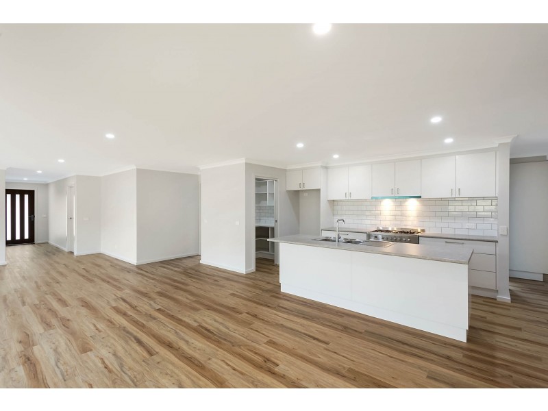 6 Wumbara Close, Bega NSW 2550