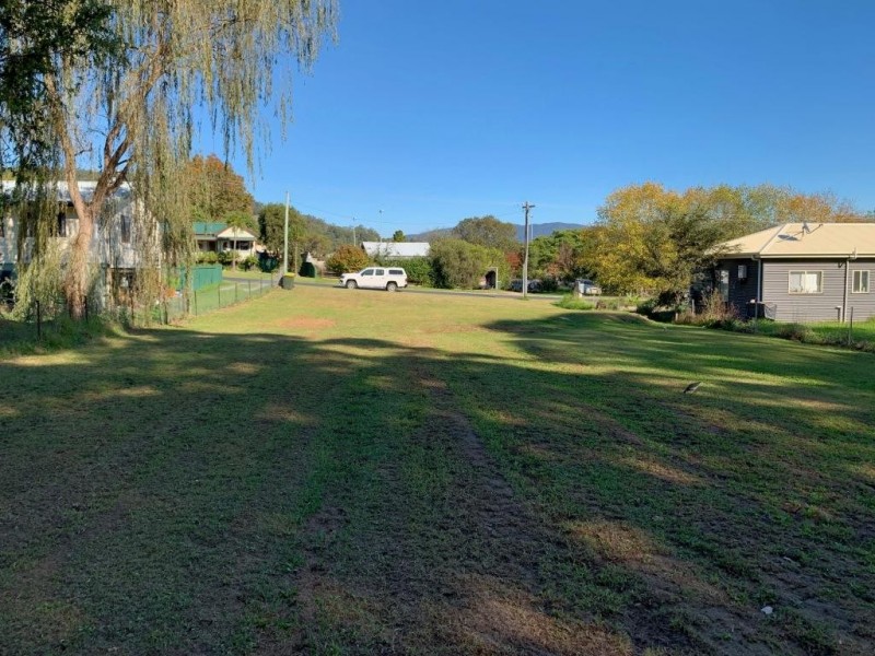 13 Tarlinton St, Cobargo NSW 2550