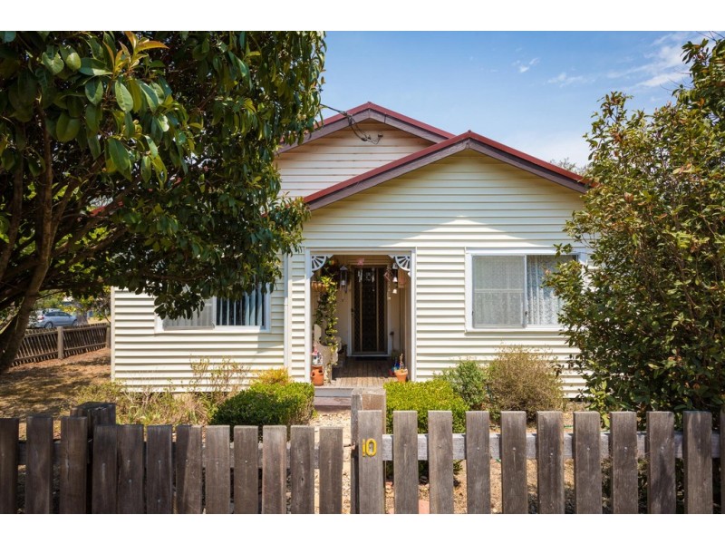 10 Hoyer St, Cobargo NSW 2550