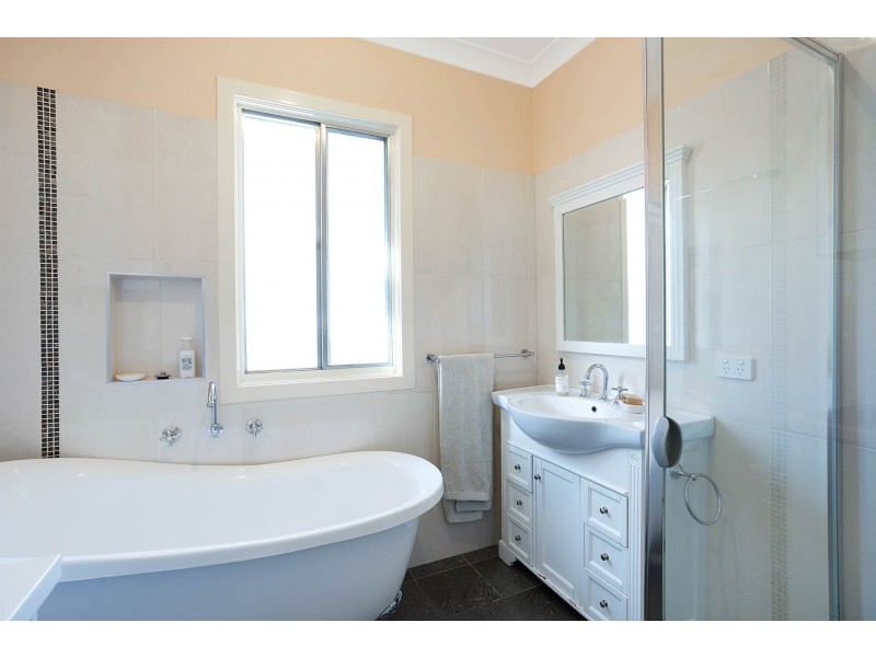 9 Mecklenberg St, Bega NSW 2550