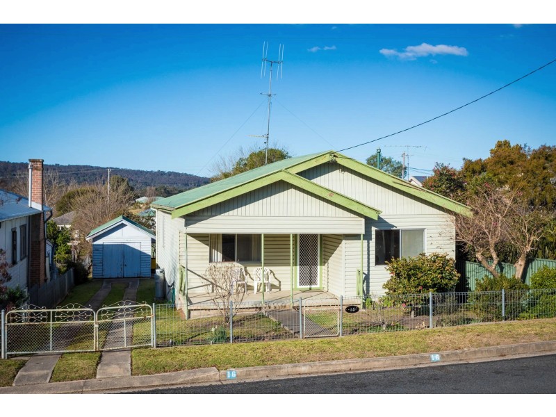 16 Gordon Street, Bega NSW 2550