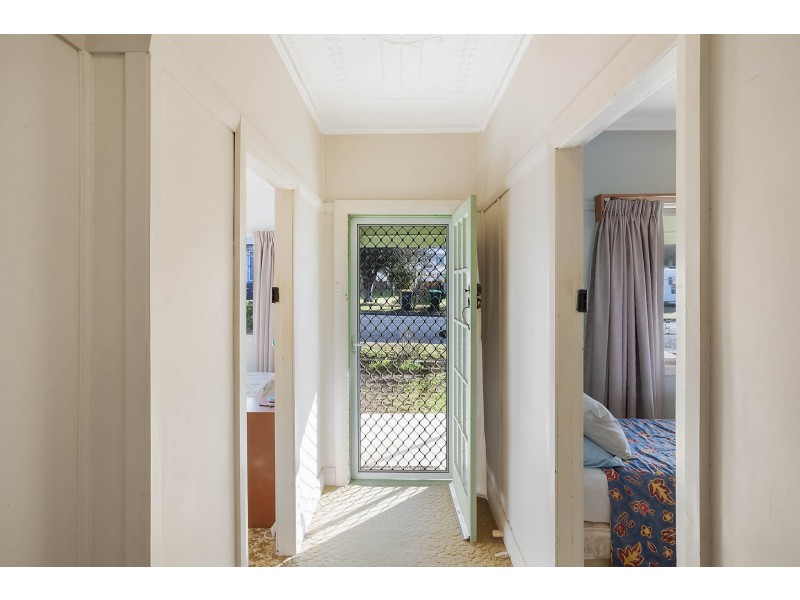 16 Gordon Street, Bega NSW 2550