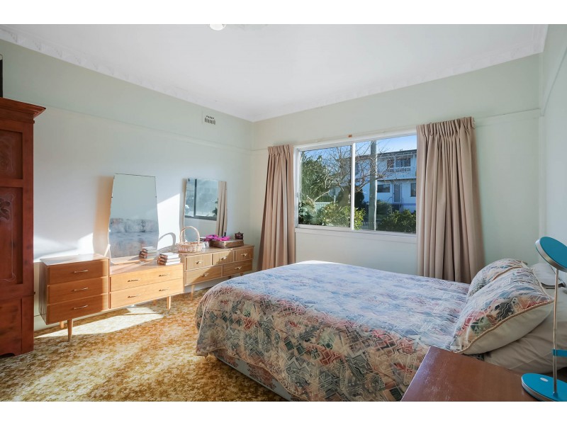 16 Gordon Street, Bega NSW 2550