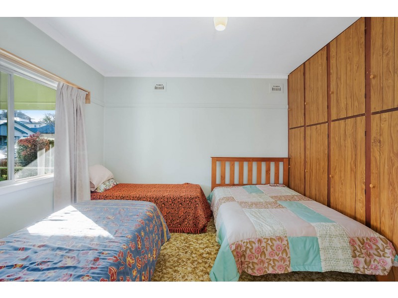 16 Gordon Street, Bega NSW 2550