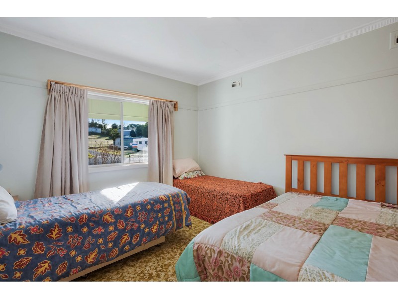 16 Gordon Street, Bega NSW 2550