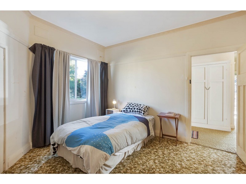 16 Gordon Street, Bega NSW 2550