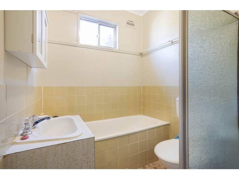 16 Gordon Street, Bega NSW 2550