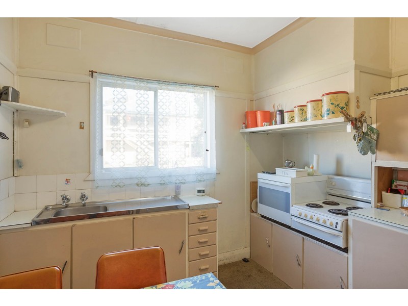 16 Gordon Street, Bega NSW 2550