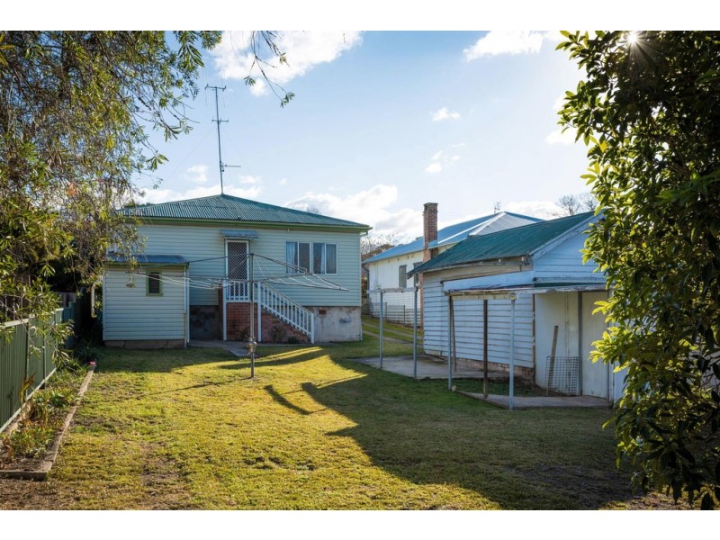 16 Gordon Street, Bega NSW 2550