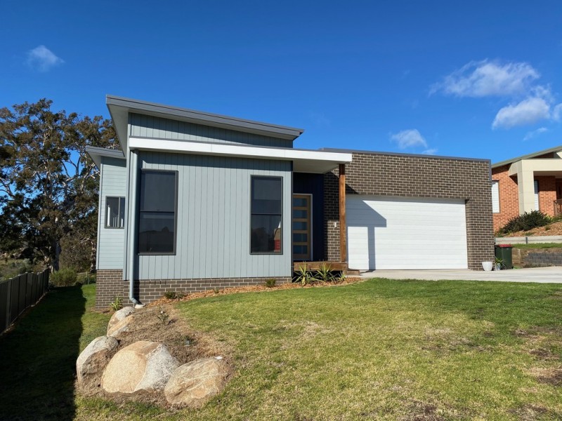 13 Millbank Way, Bega NSW 2550