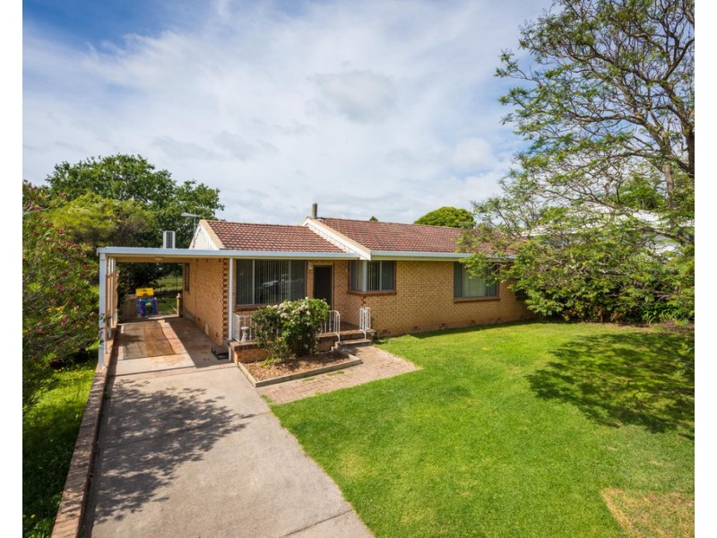 6 TARONGA CRESCENT, Bega NSW 2550