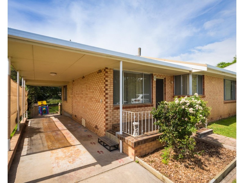 6 TARONGA CRESCENT, Bega NSW 2550