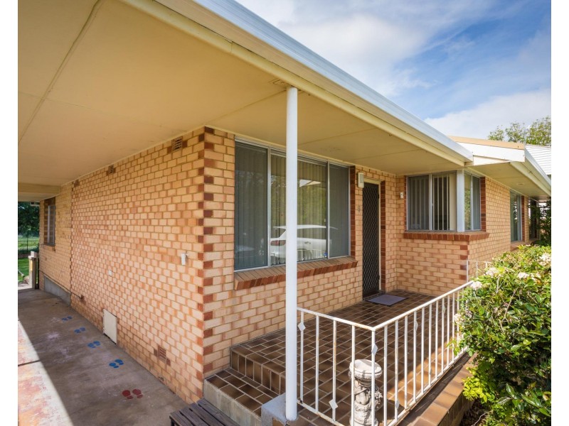 6 TARONGA CRESCENT, Bega NSW 2550