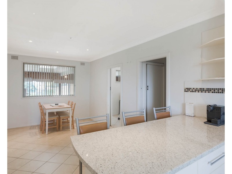 6 TARONGA CRESCENT, Bega NSW 2550