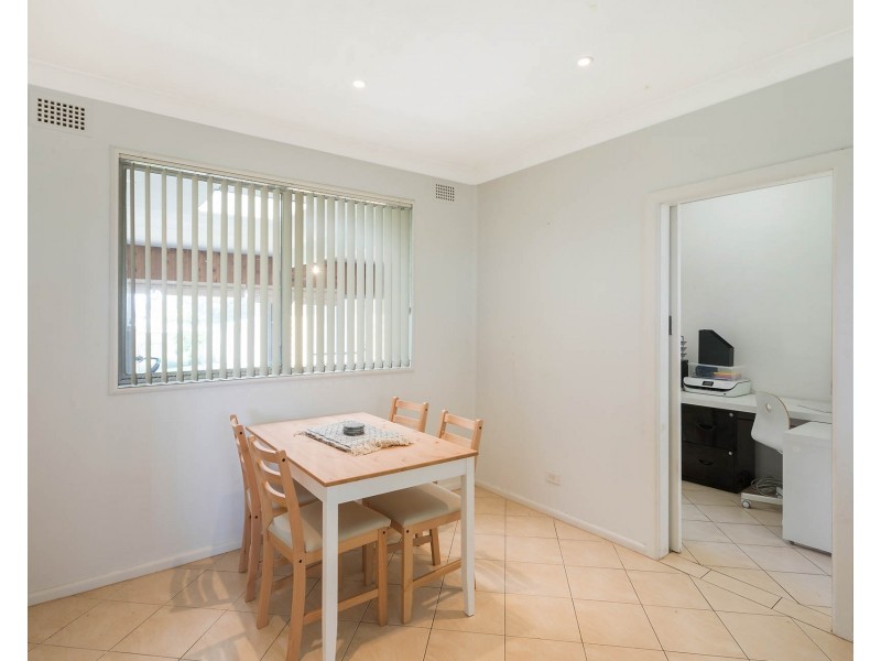 6 TARONGA CRESCENT, Bega NSW 2550